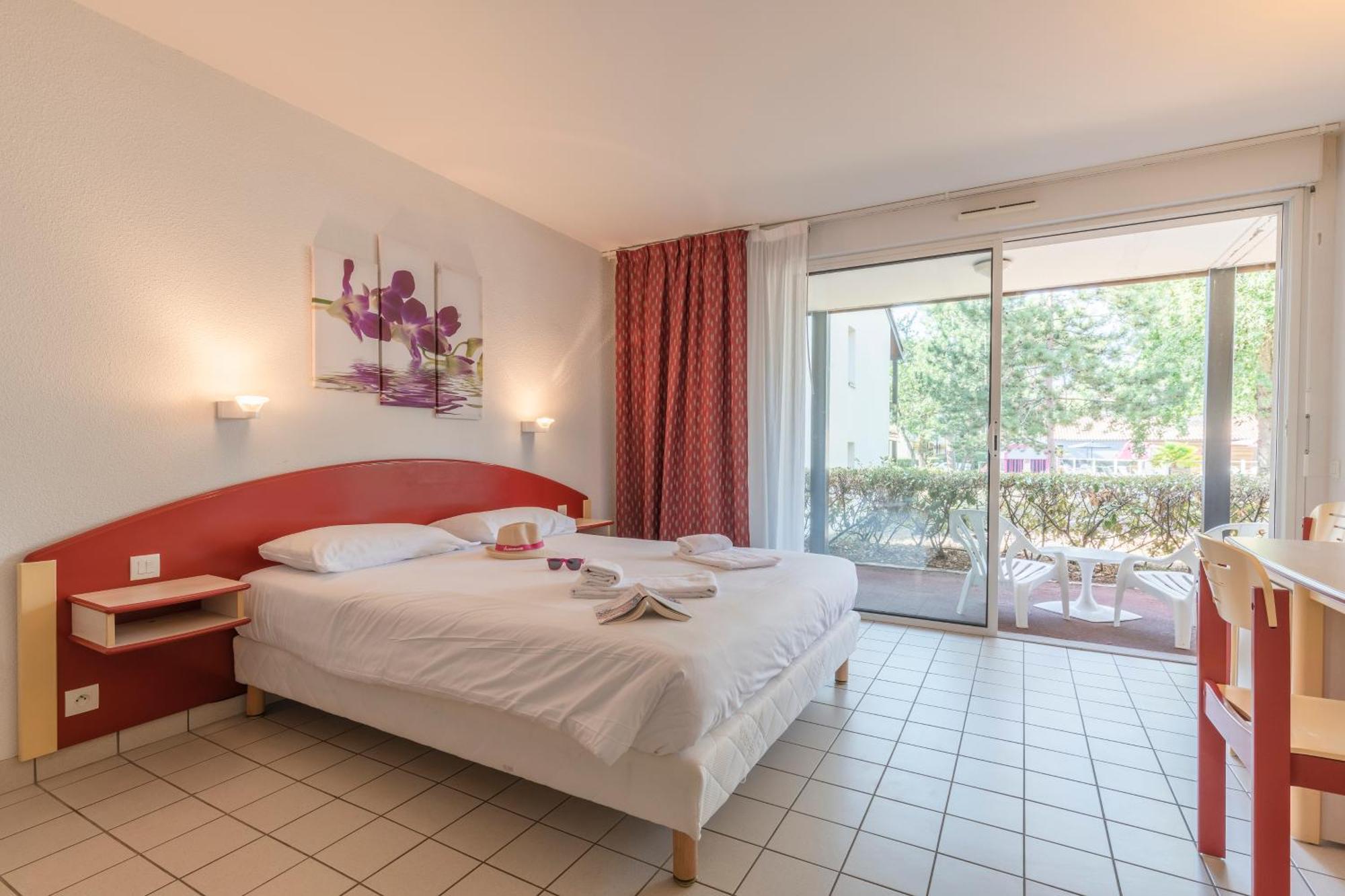 Azureva Ronce Les Bains Hotel Exterior photo