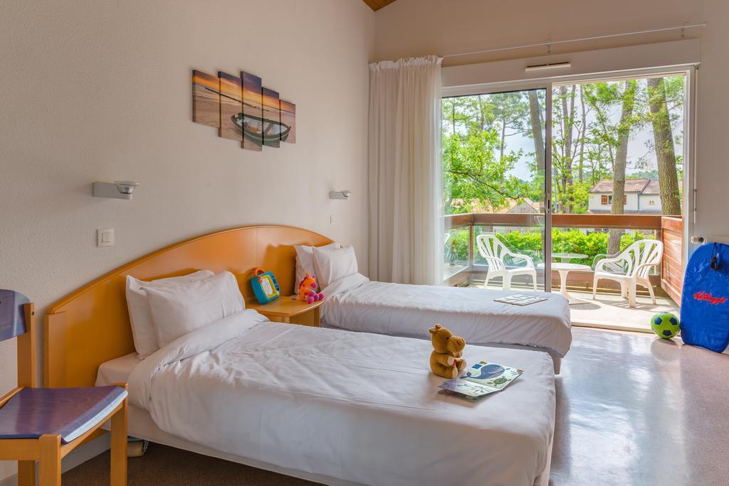 Azureva Ronce Les Bains Hotel Exterior photo